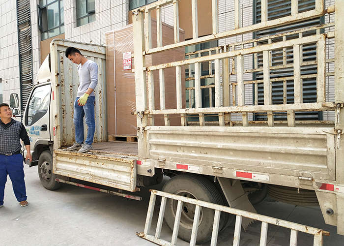 大同某進出口貿易公司采購304雙吹感應互鎖風淋室